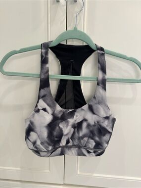 Lululemon Racerback Sports Bra in Black & White